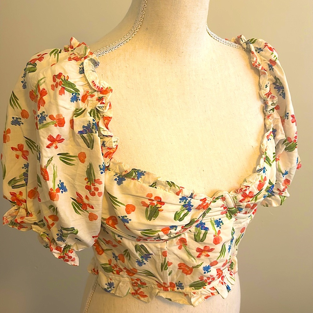 Floral Ruffle Sleeve Crop Top